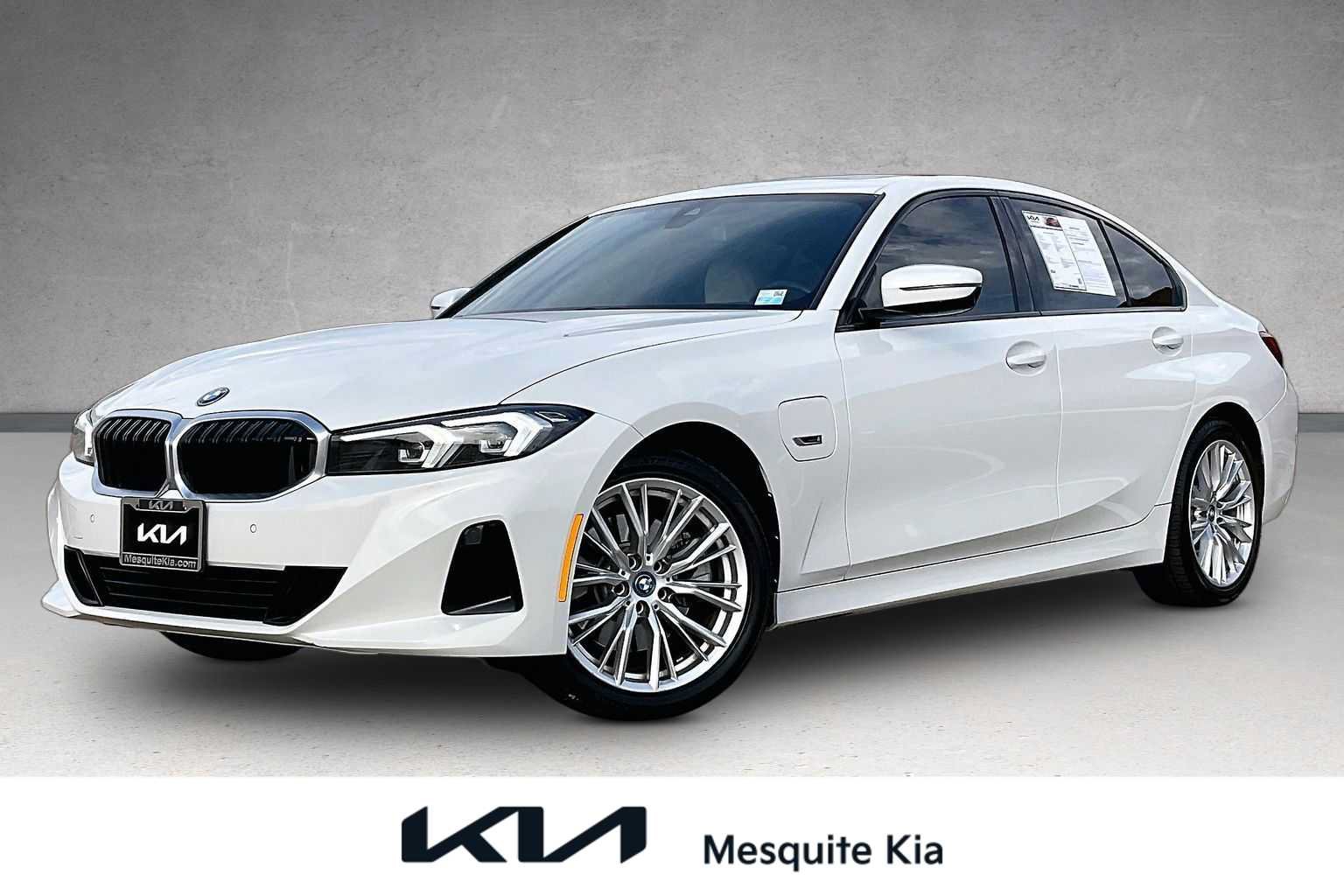 Used 2023 BMW 330e RWD image 1