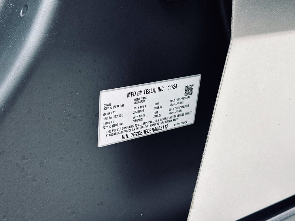 Used 2024 Tesla Cybertruck AWD Crew Cab image 41