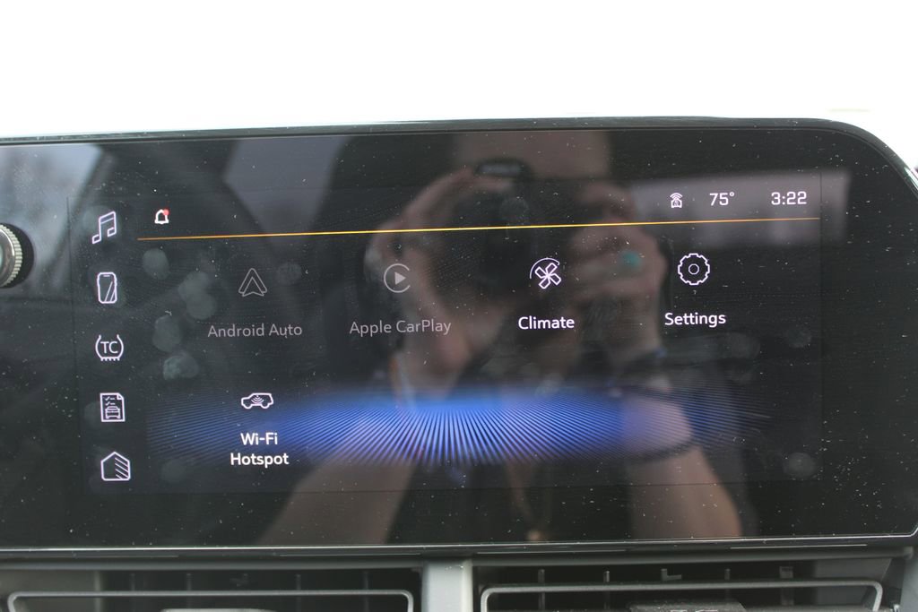 Used 2025 Chevrolet Trax LT w/ LT Convenience Package image 32