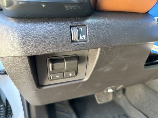 Used 2026 GMC Canyon AT4 w/ Technology Plus Package AWD/4WD image 9