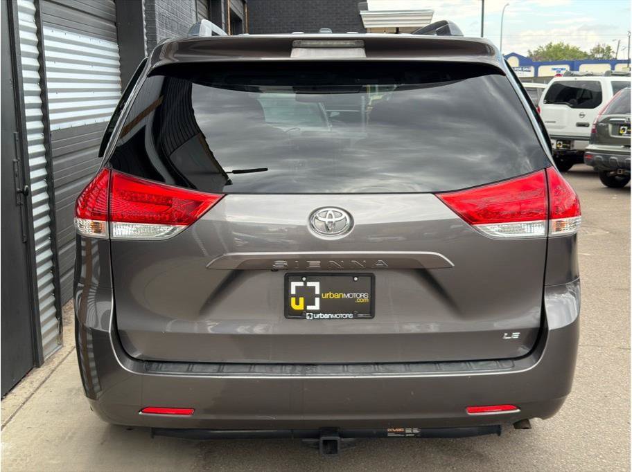 Used 2011 Toyota Sienna LE w/ Towing Pkg FWD image 8