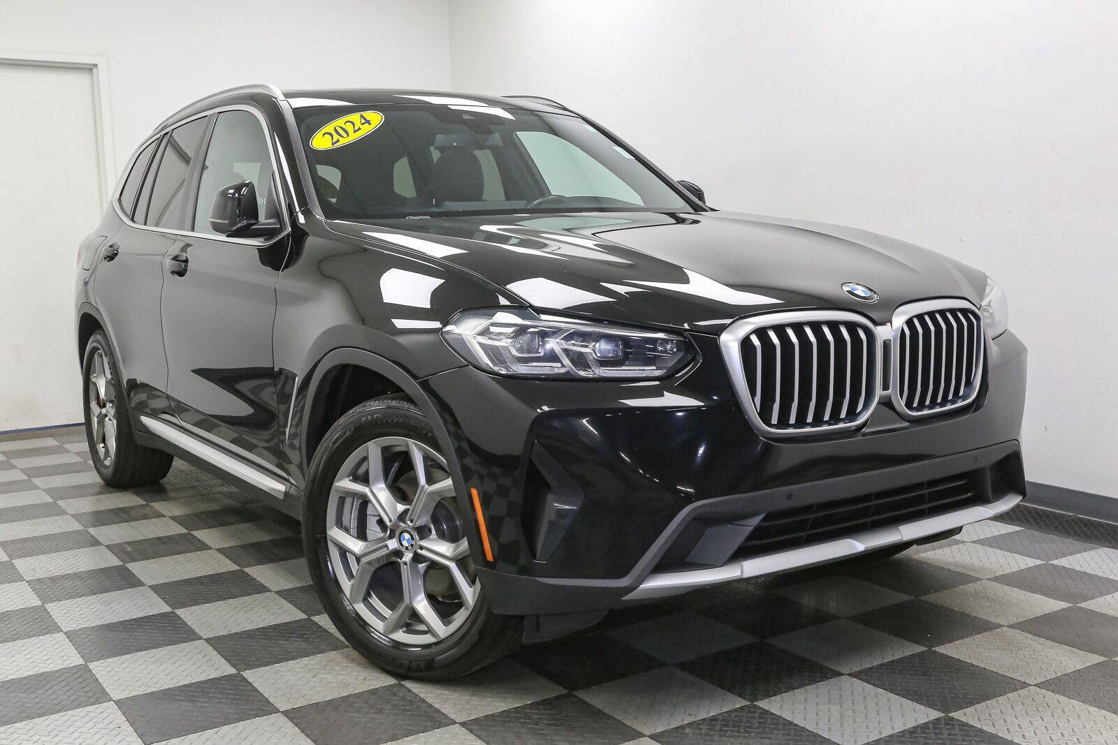 Used 2024 BMW X3 xDrive30i AWD/4WD image 2