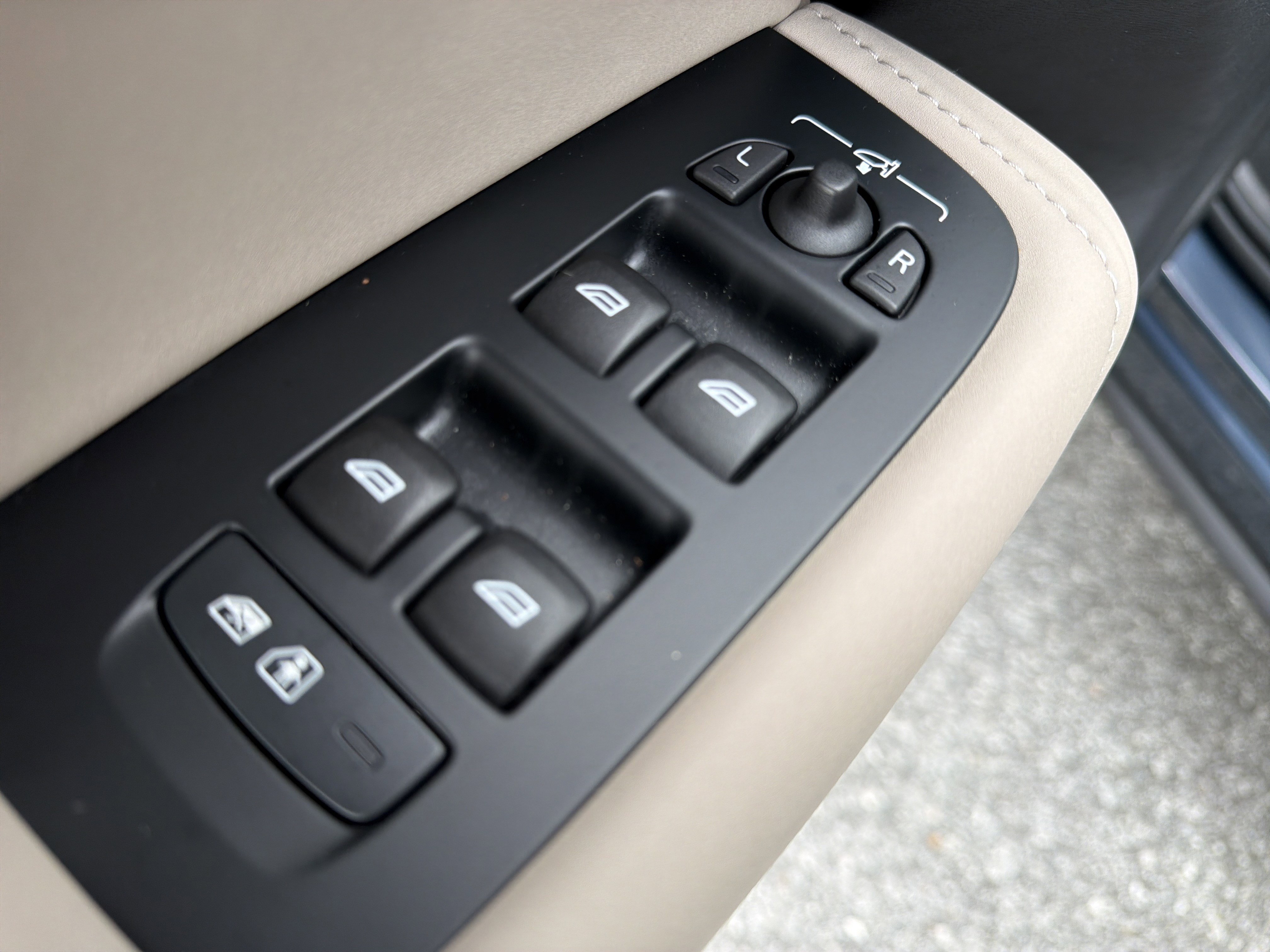 Used 2026 Volvo XC60 B5 Plus w/ Protection Package Premier image 15