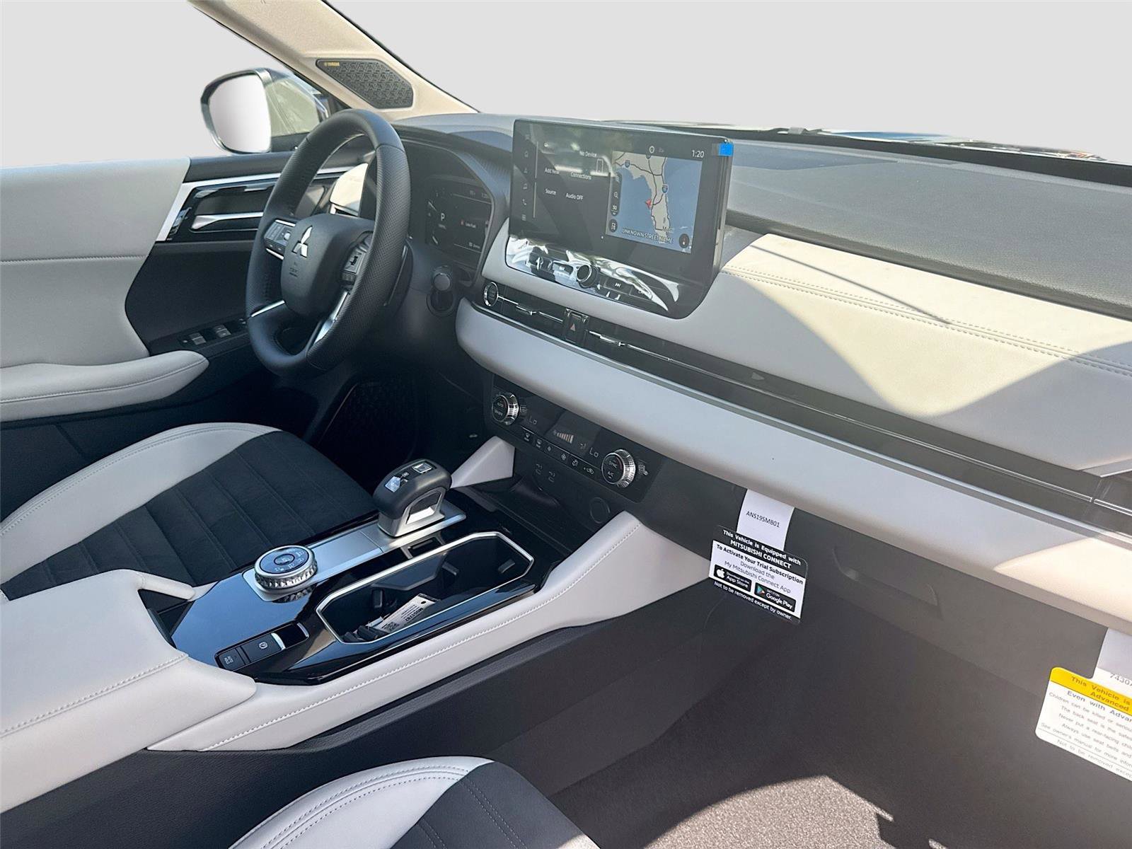 New 2025 Mitsubishi Outlander SE image 30
