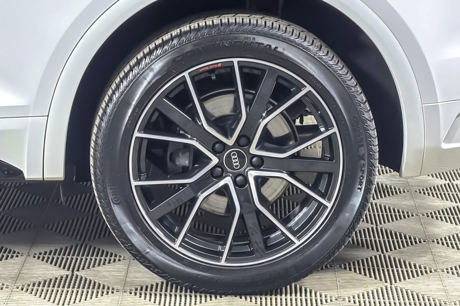 Used 2023 Audi SQ5 Premium Plus w/ Premium Plus Package image 26