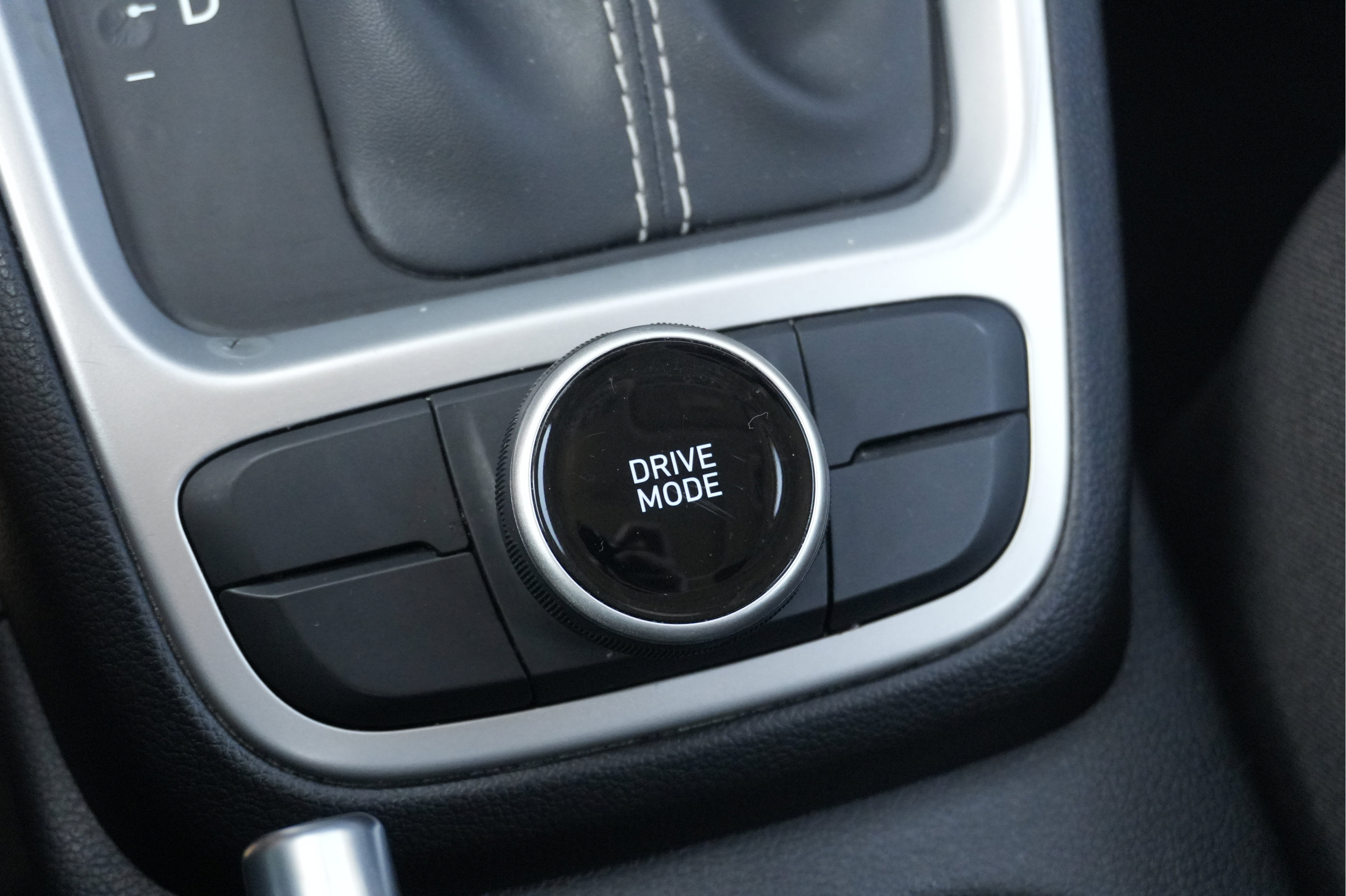 Used 2025 Hyundai Venue SEL FWD image 34
