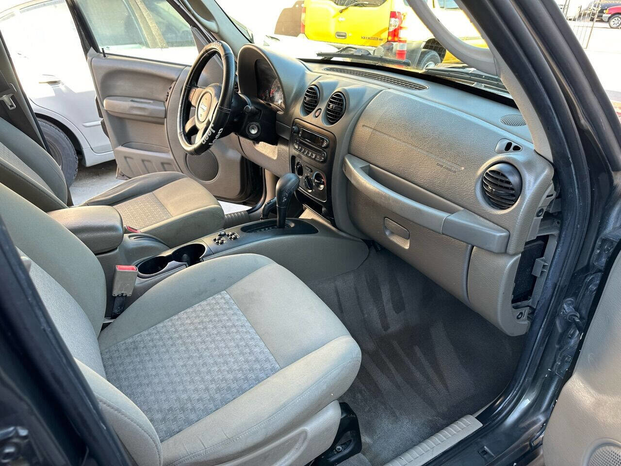 Used 2006 Jeep Liberty Sport w/ Skid Plate Group image 10