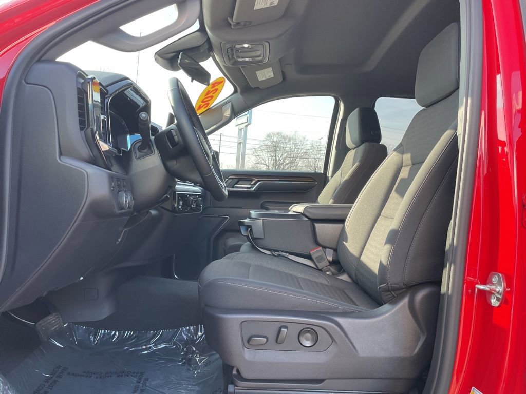 Used 2024 Chevrolet Silverado 1500 LT image 4