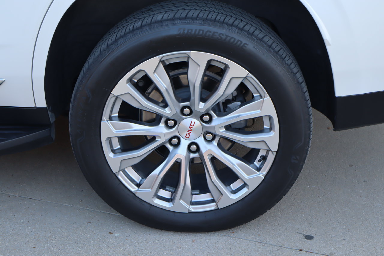 Used 2024 GMC Yukon Denali RWD image 30