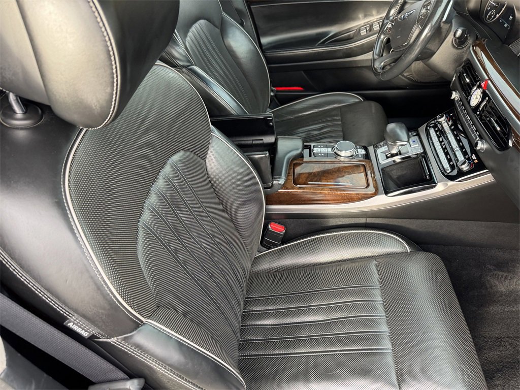 Used 2018 Genesis G90 3.3T Premium image 30
