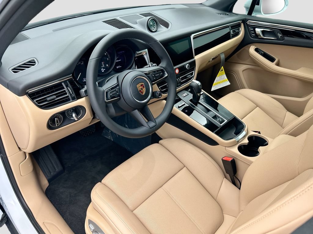 Used 2026 Porsche Macan AWD/4WD image 4
