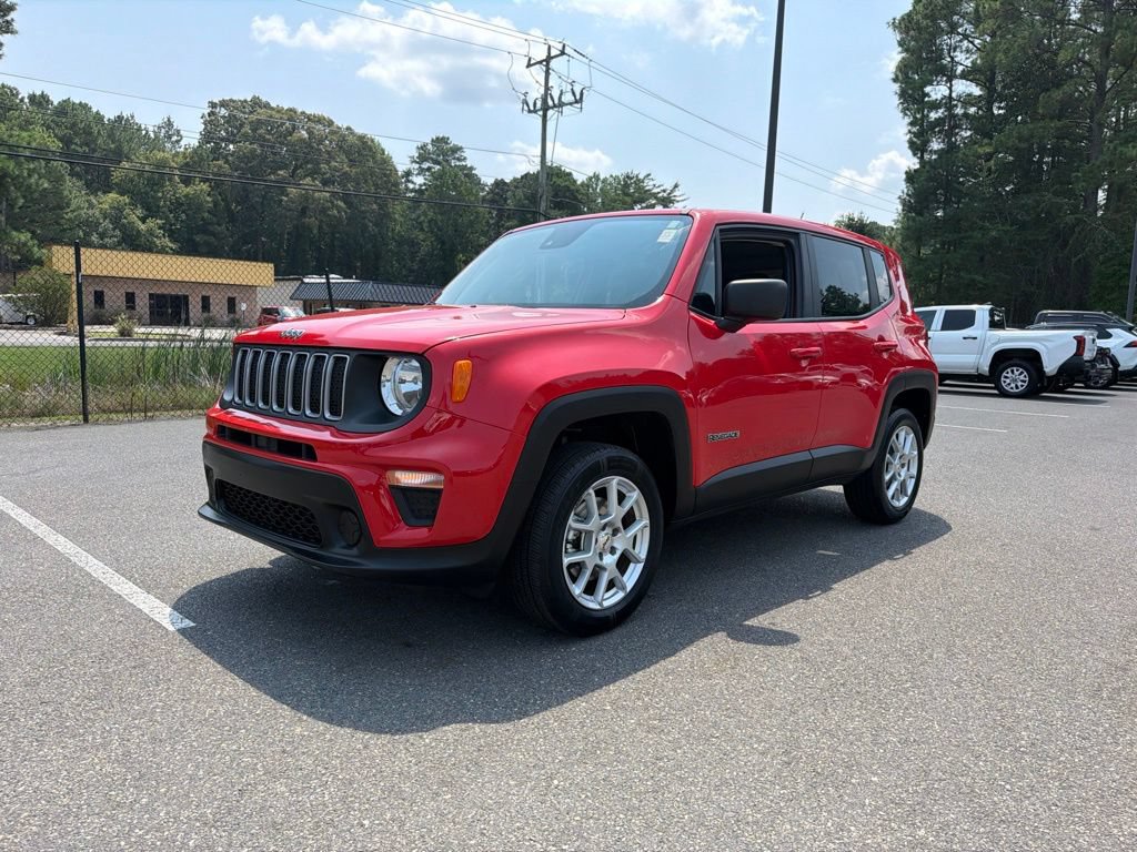 Used 2023 Jeep Renegade Latitude AWD/4WD image 2