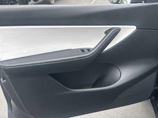 Used 2021 Tesla Model Y Long Range image 22