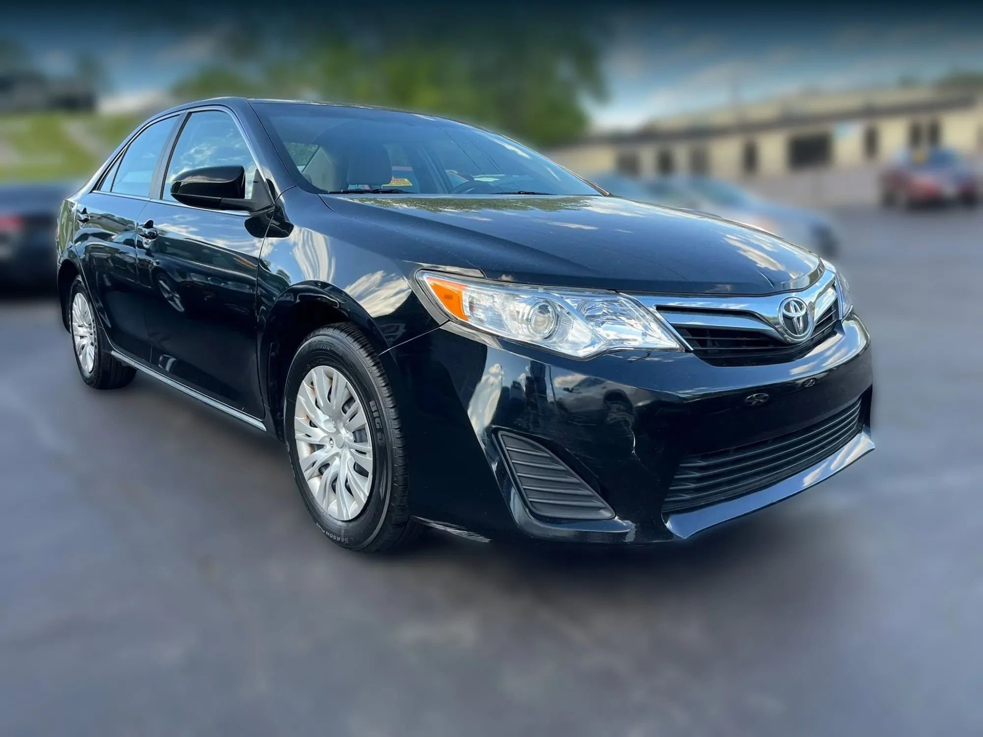 Used 2014 Toyota Camry LE FWD image 4