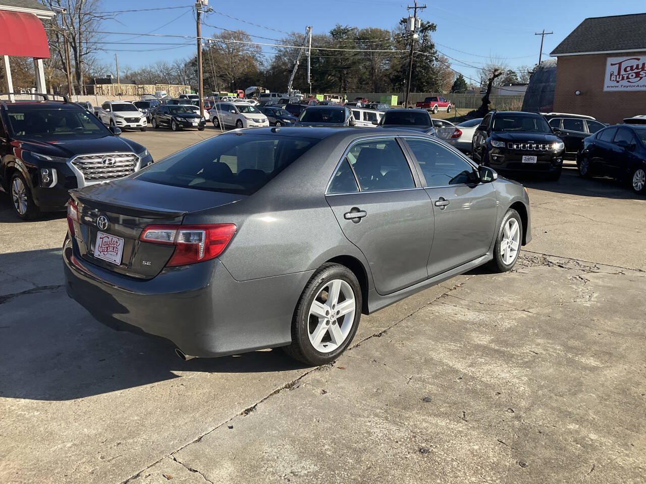 Used 2012 Toyota Camry SE FWD image 3
