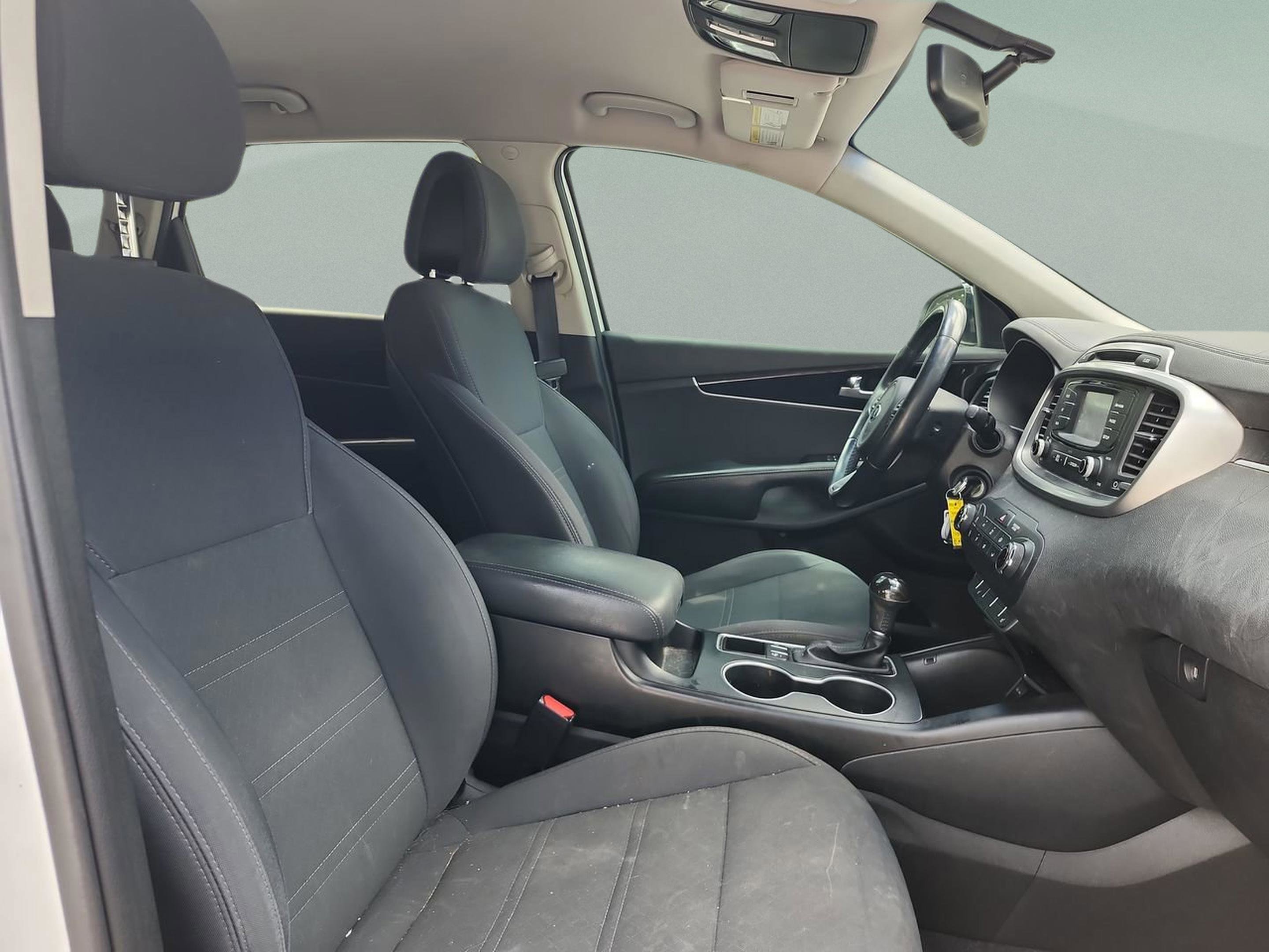 Used 2016 Kia Sorento LX w/ LX Convenience Package image 17