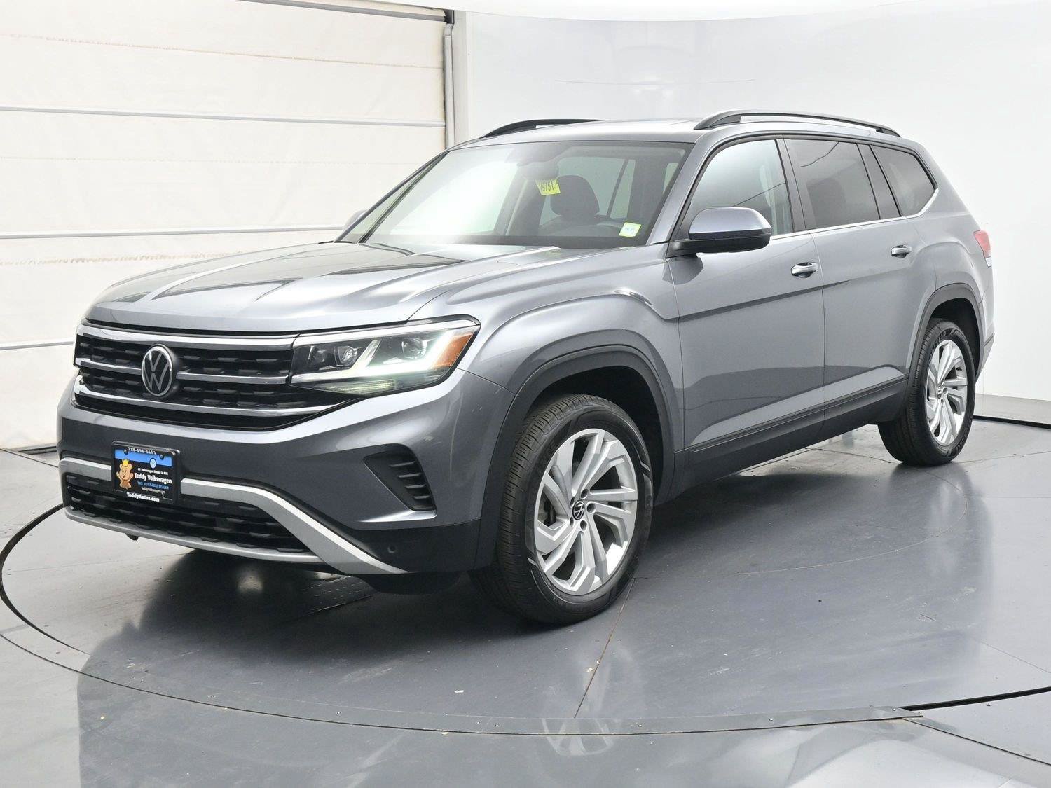 Certified 2023 Volkswagen Atlas SE w/ Panoramic Sunroof Package AWD/4WD image 1