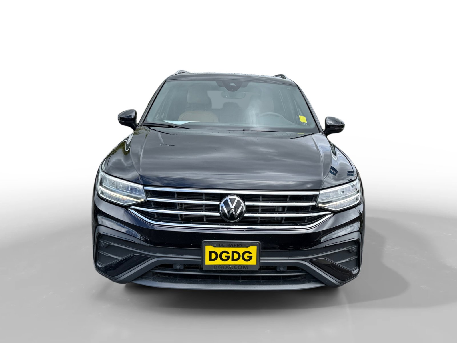 Certified 2023 Volkswagen Tiguan SE w/ Panoramic Sunroof Package image 8