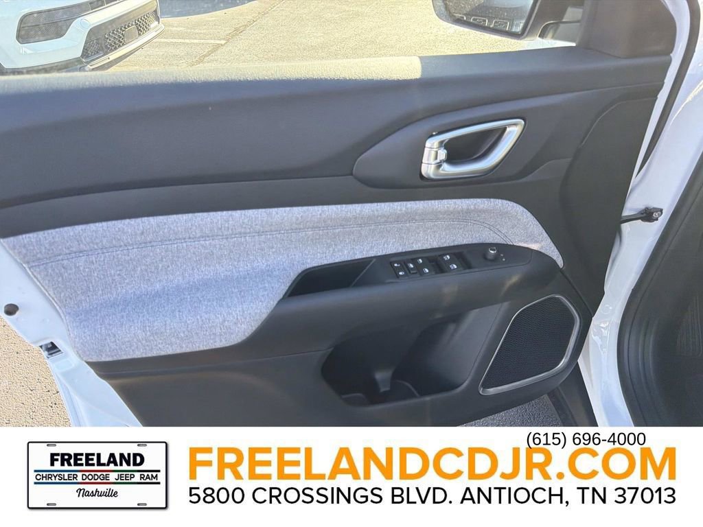 New 2026 Jeep Compass Latitude image 19