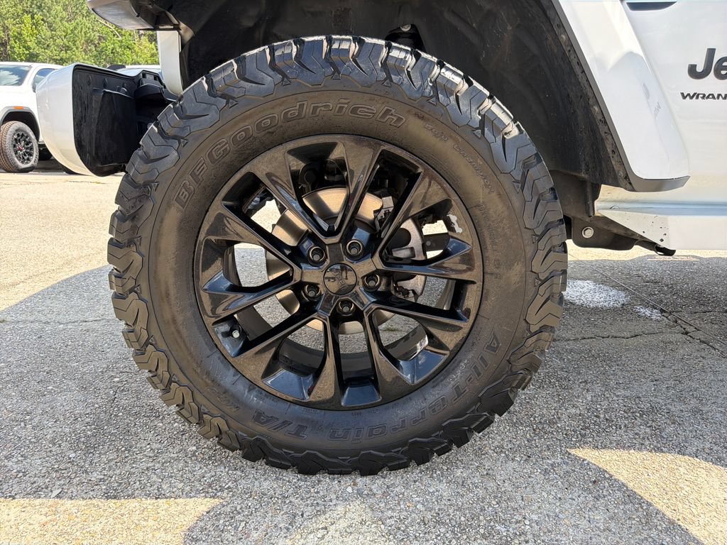 Used 2023 Jeep Wrangler Unlimited Sahara AWD/4WD image 28