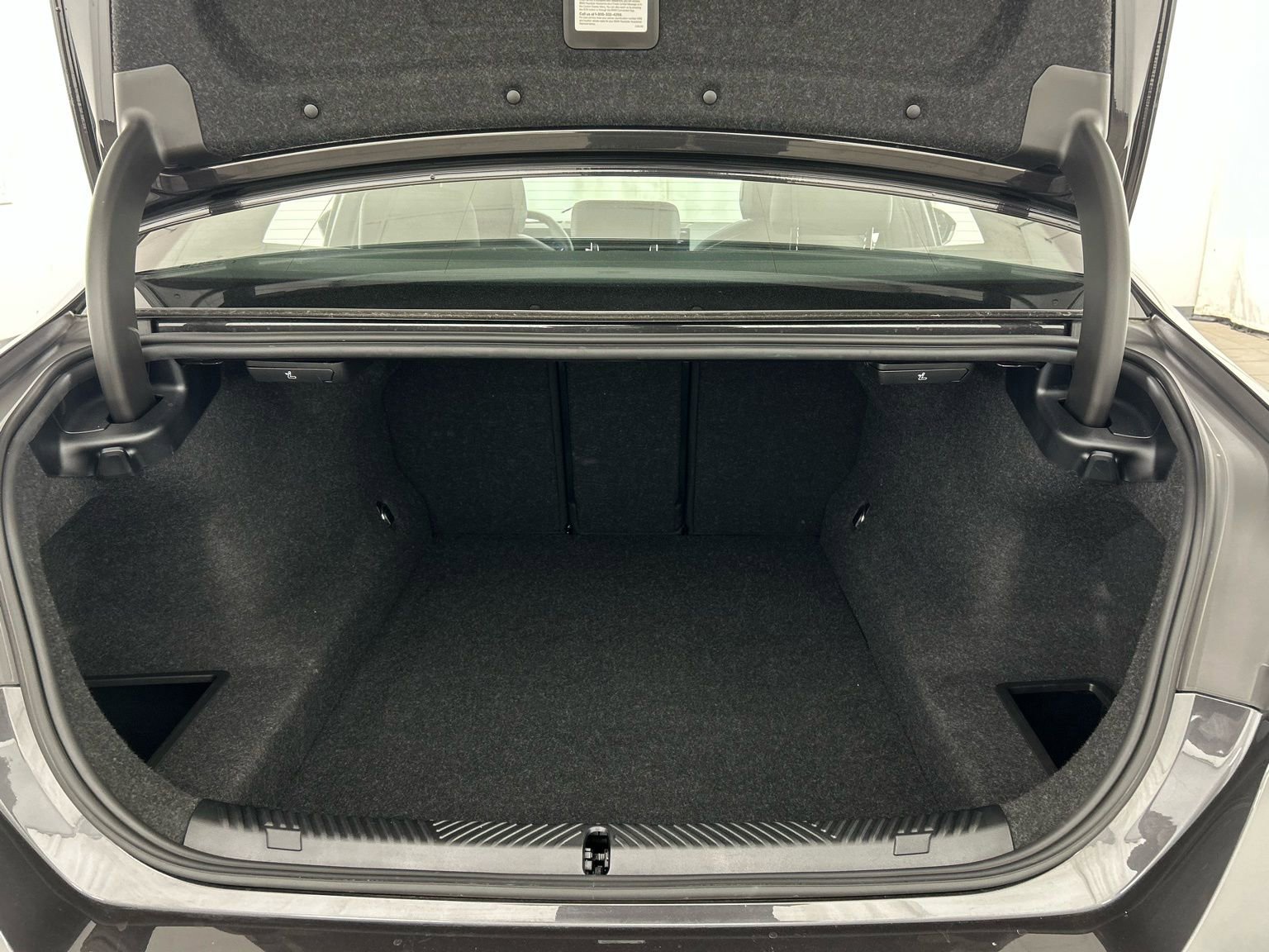 Used 2025 BMW 530i xDrive w/ Premium Package image 37