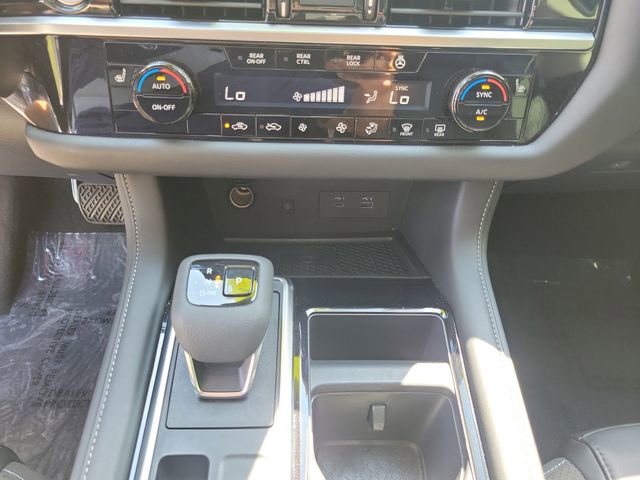 Used 2024 Nissan Pathfinder SL w/ SL Premium Package FWD image 19