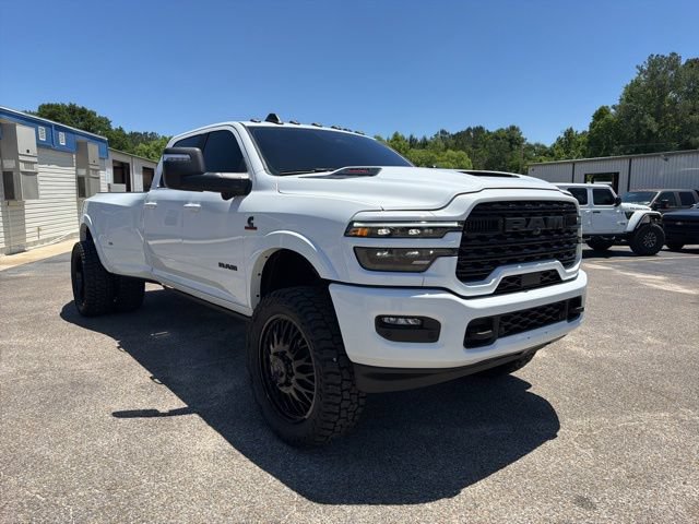 Used 2025 RAM 3500 Limited AWD/4WD image 3