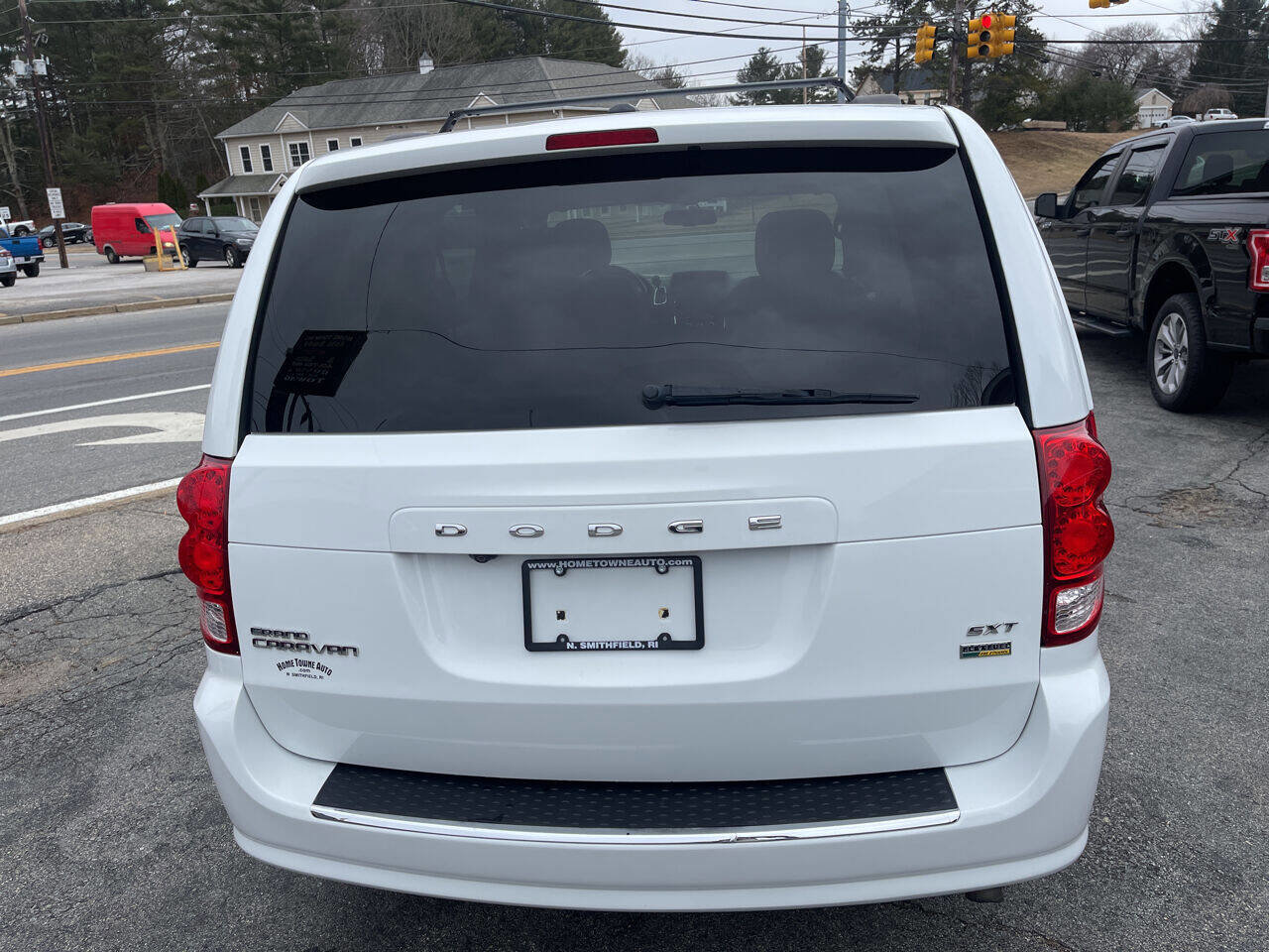 Used 2017 Dodge Grand Caravan SXT image 4