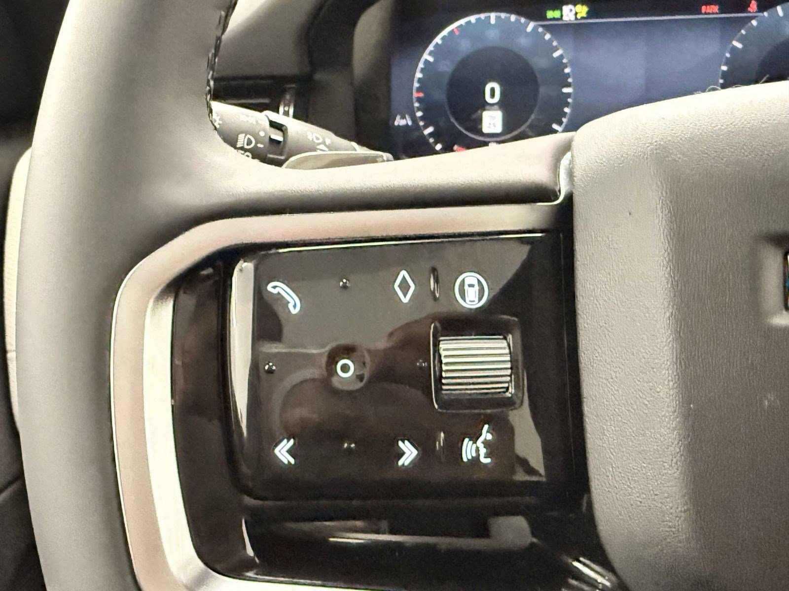 Used 2025 Land Rover Discovery Sport Dynamic SE image 13