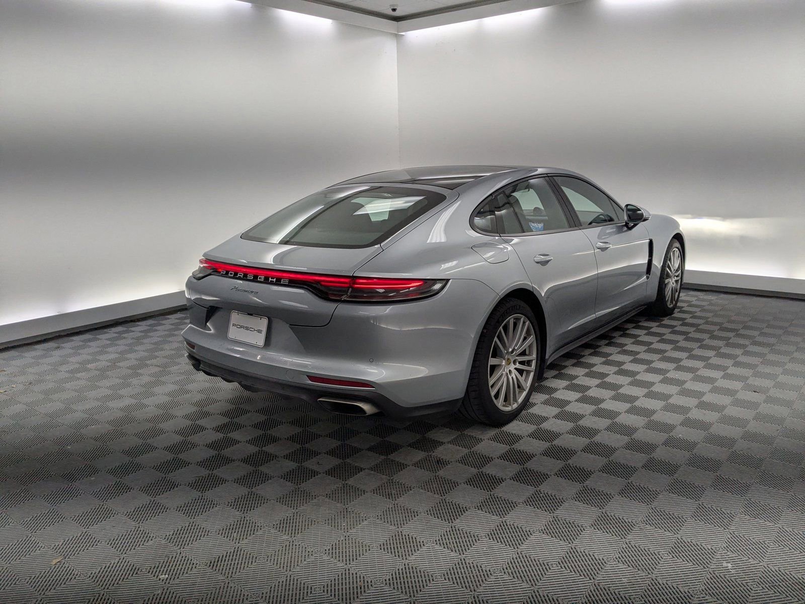 Certified 2021 Porsche Panamera image 6