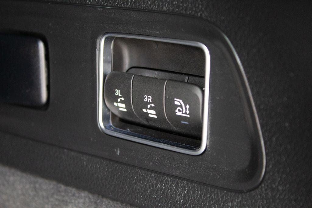 Used 2025 Mercedes-Benz GLS 450 4MATIC image 24