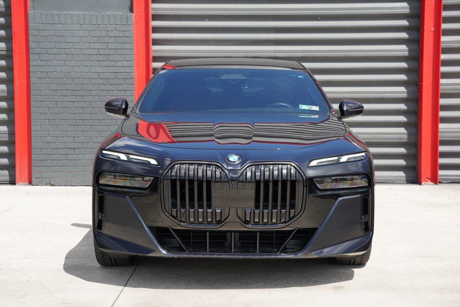 Used 2023 BMW 740i image 4