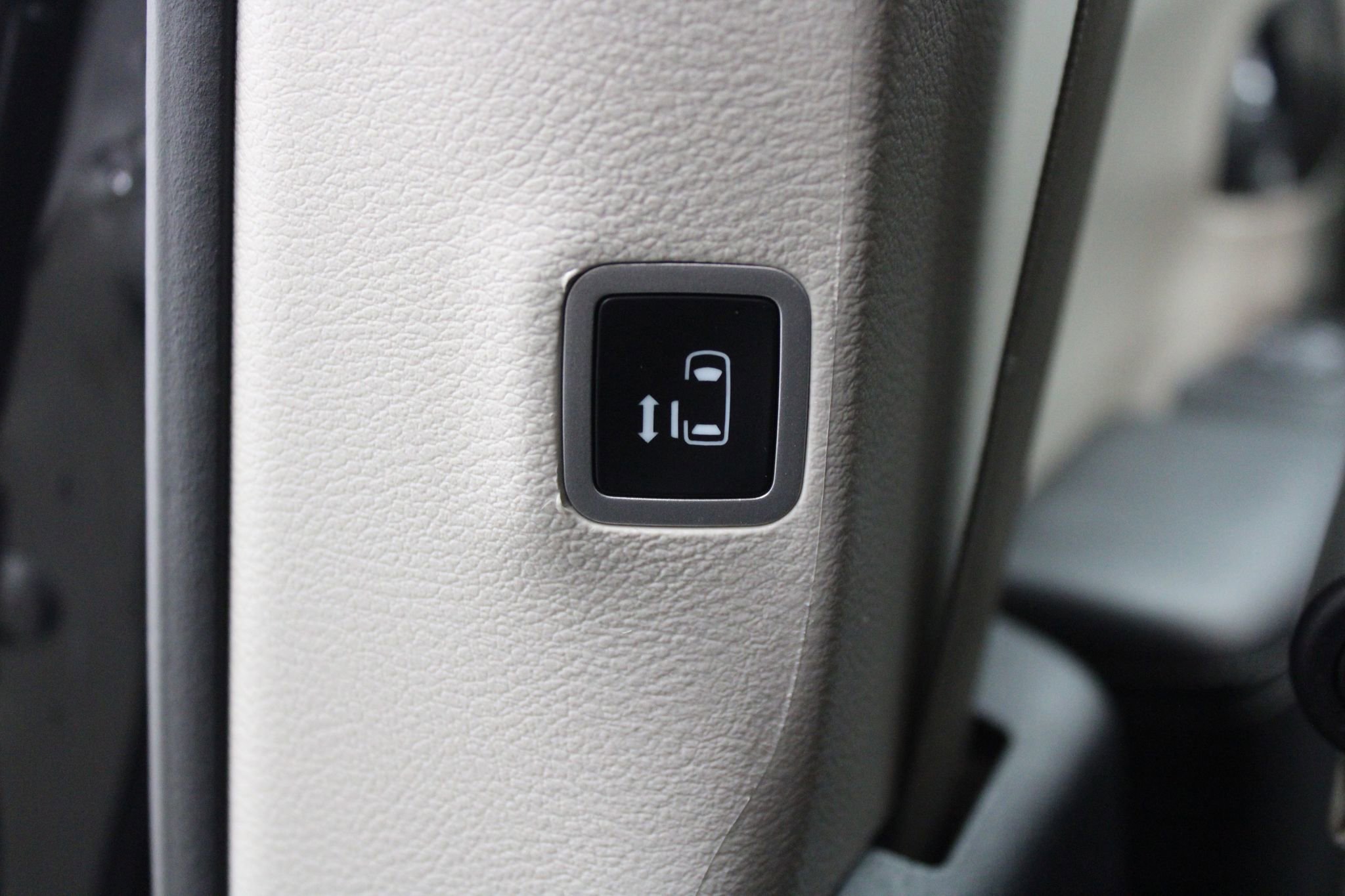Used 2024 Chrysler Pacifica Select image 13