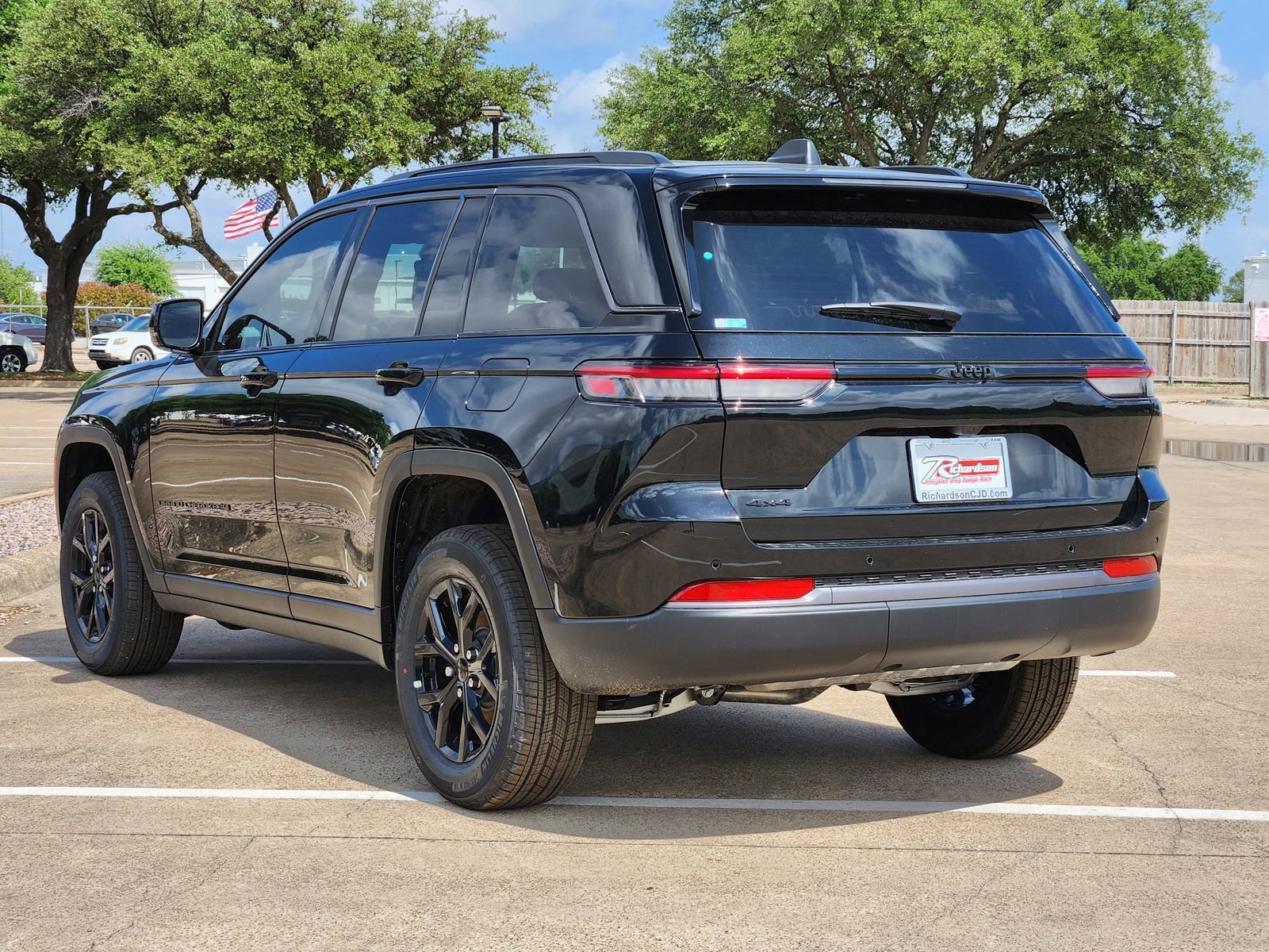 New 2026 Jeep Grand Cherokee Altitude AWD/4WD image 4