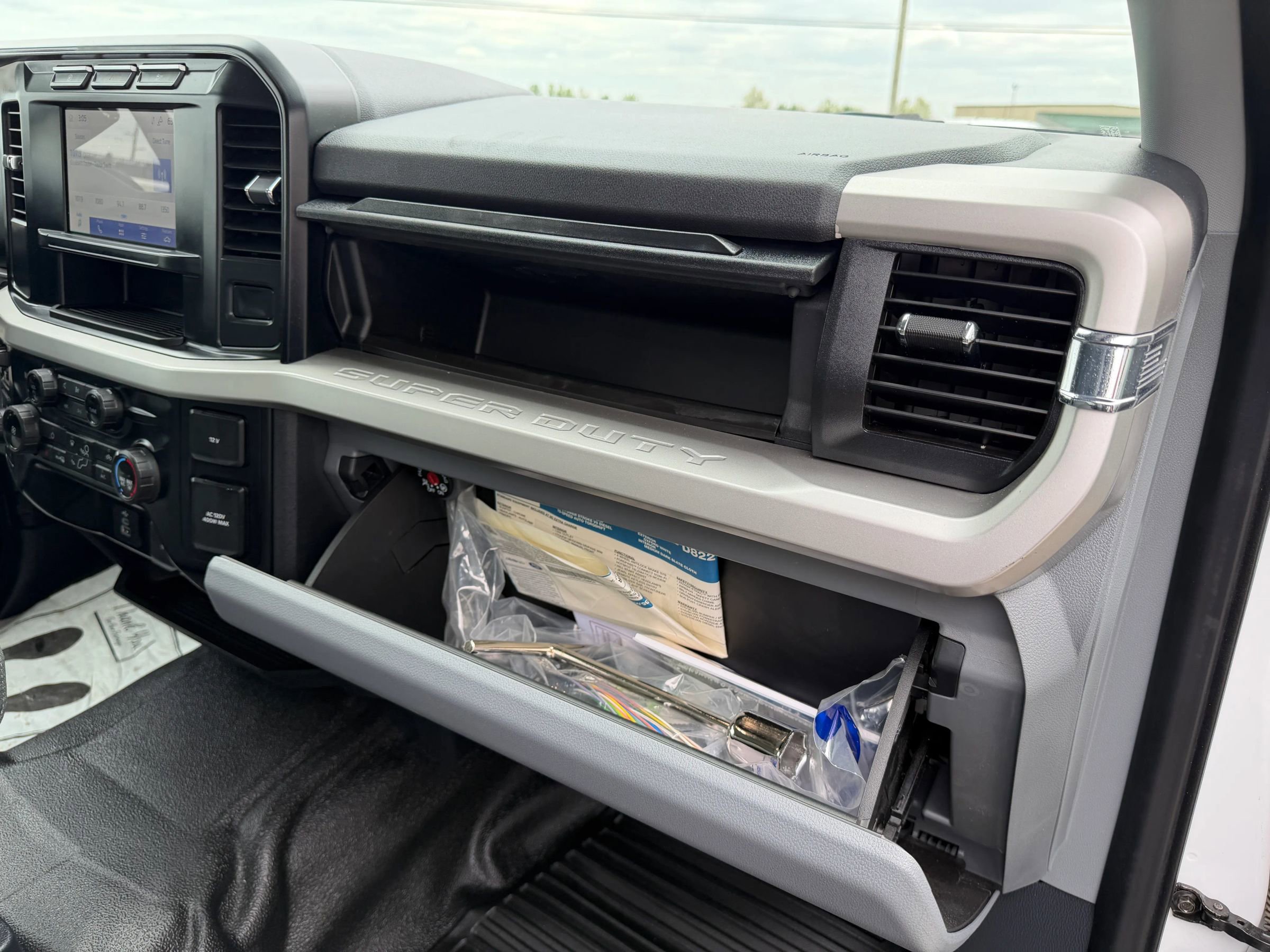 Used 2024 Ford F550 4x4 Crew Cab Super Duty w/ XLT Value Package image 31