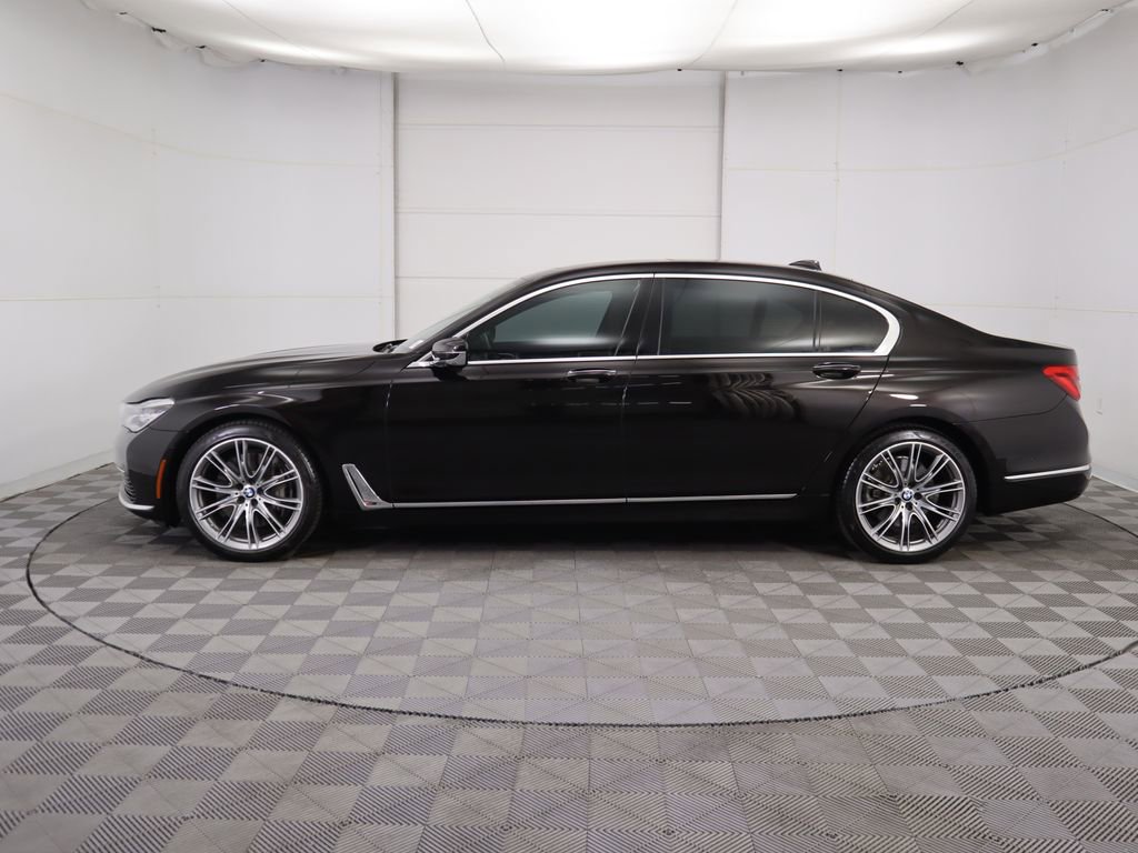 Used 2019 BMW 750i w/ Executive Package image 8