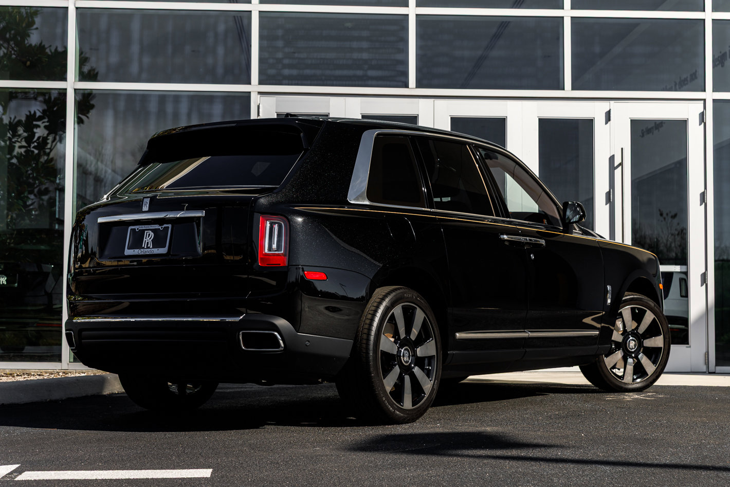 Used 2024 Rolls-Royce Cullinan Base w/ Cullinan Package image 15