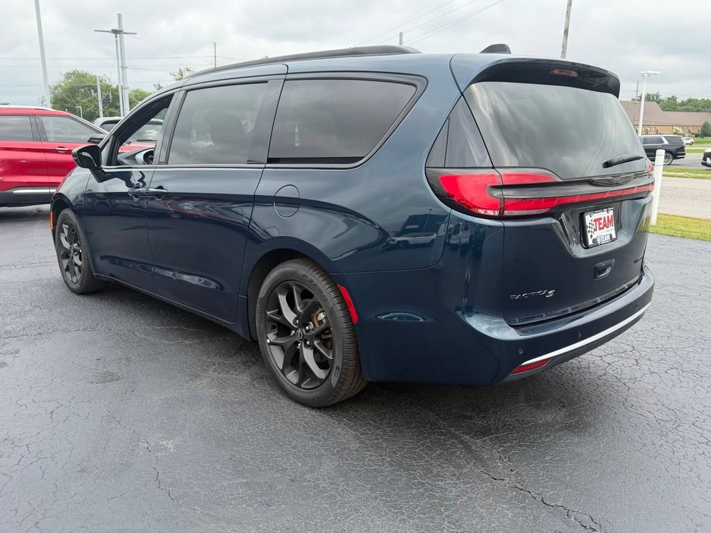 Used 2025 Chrysler Pacifica Limited FWD image 7