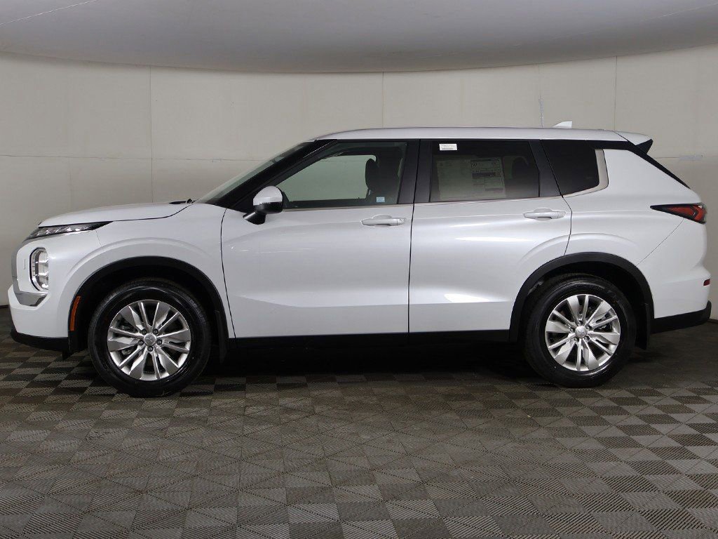 New 2026 Mitsubishi Outlander ES AWD/4WD image 16