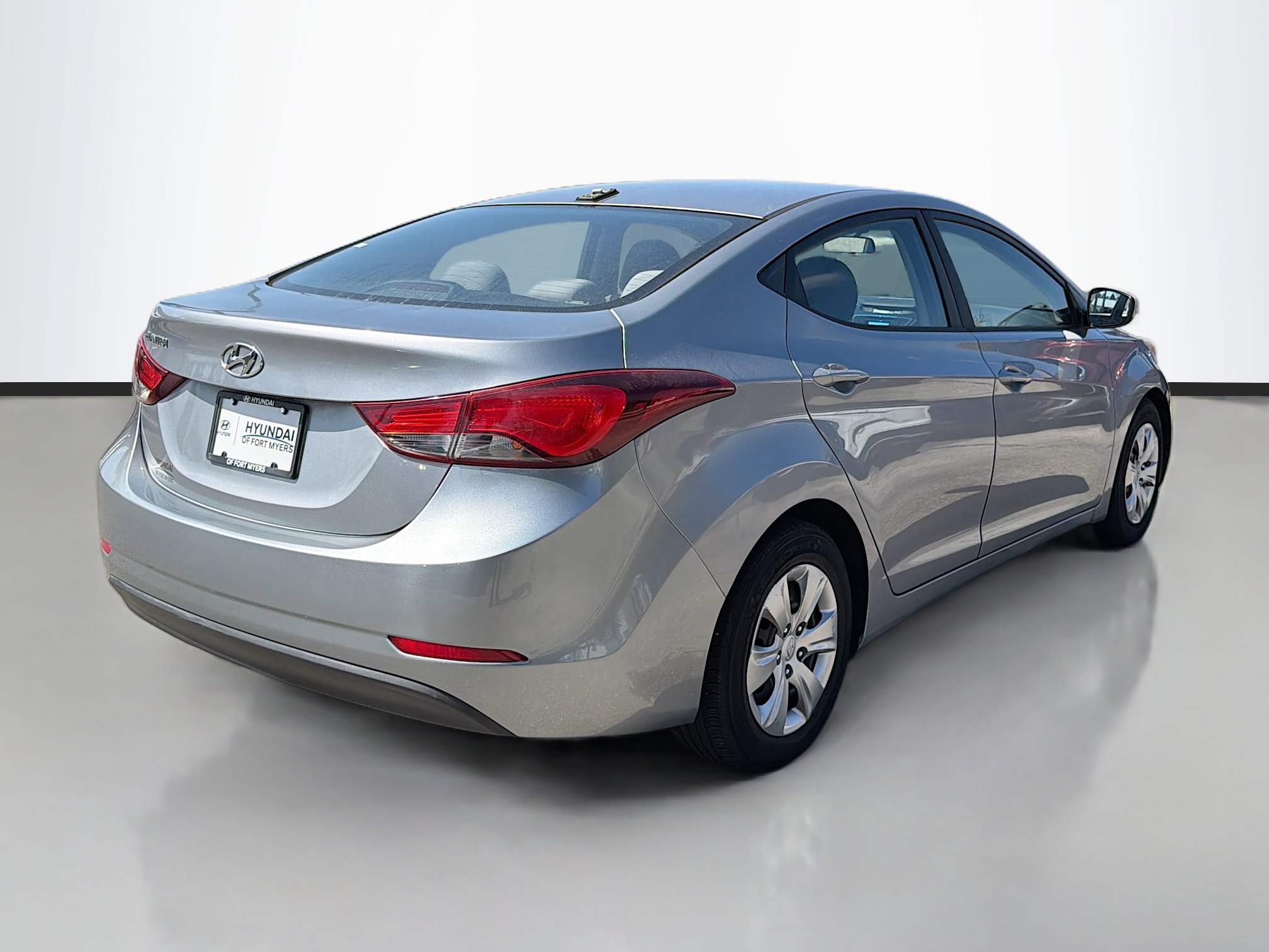Used 2016 Hyundai Elantra SE image 3