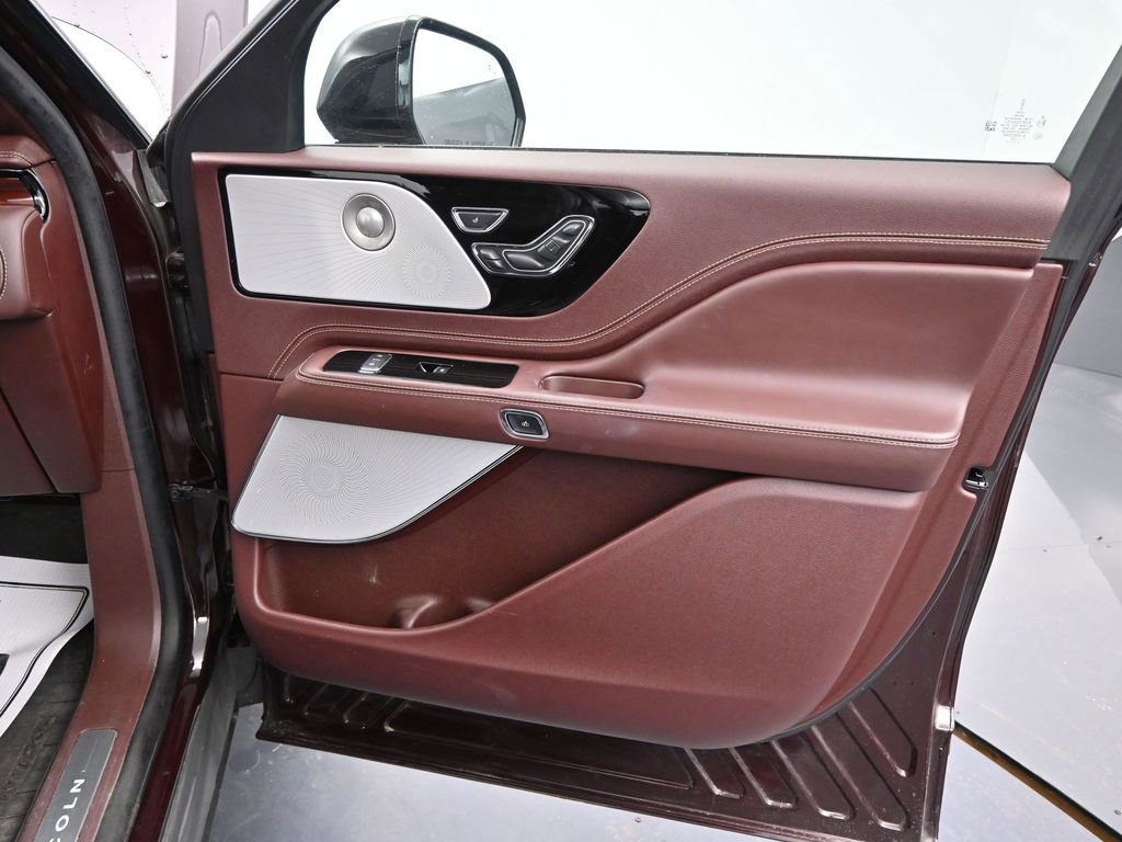 Used 2023 Lincoln Aviator Black Label w/ Jet Package image 21