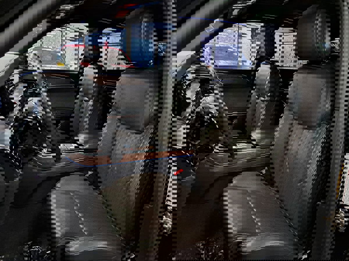 Used 2021 Audi A8 L 4.0T w/ Executive Plus Package image 9