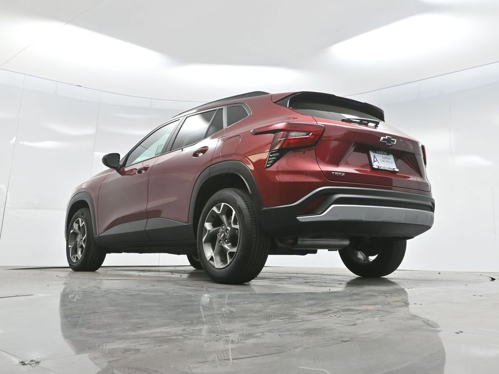 Used 2025 Chevrolet Trax LT w/ LT Convenience Package image 61