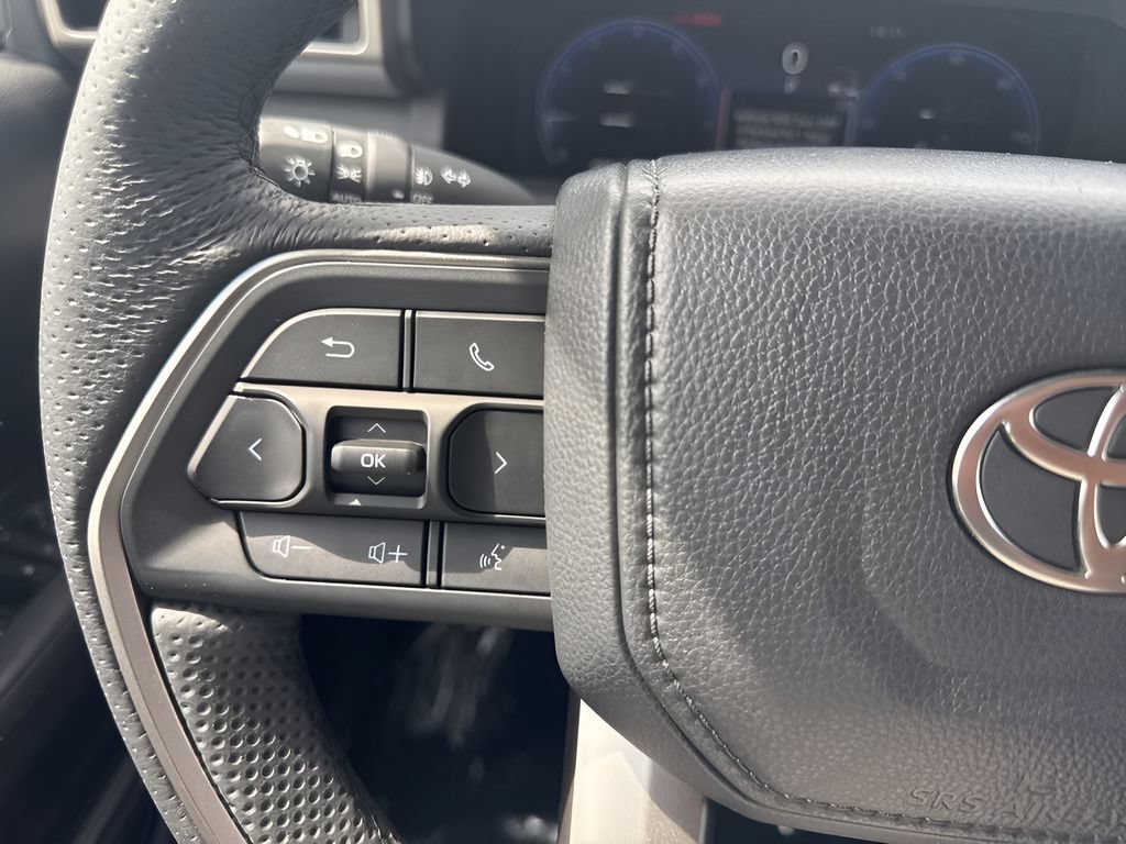 Used 2025 Toyota Tacoma TRD Sport AWD/4WD image 14