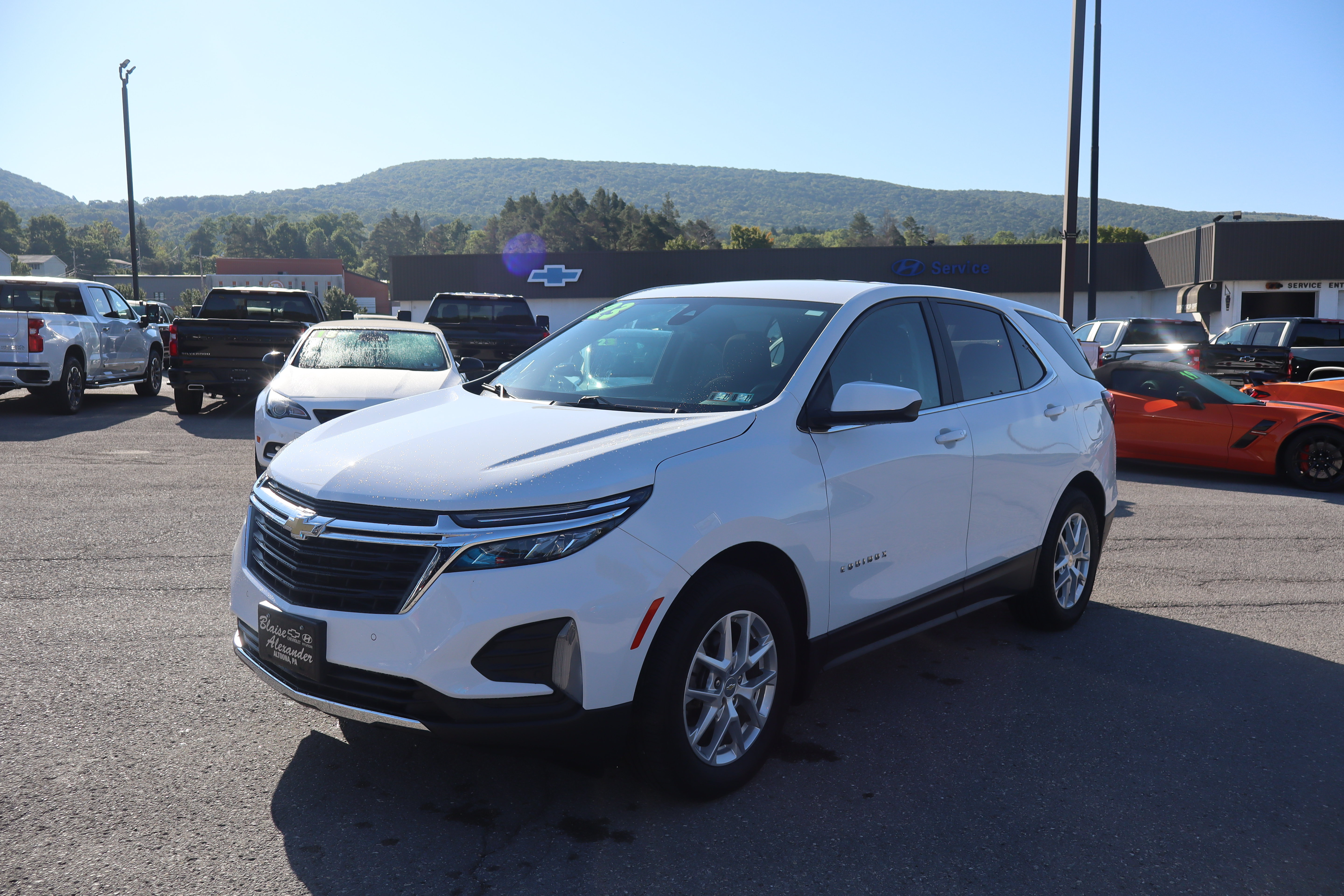 Used 2023 Chevrolet Equinox LT w/ LPO, Floor Liner Package AWD/4WD image 8