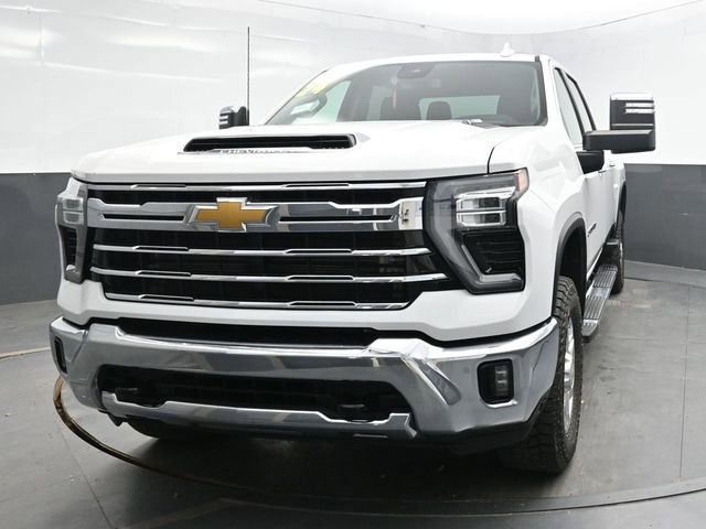 Used 2024 Chevrolet Silverado 2500 LTZ image 2