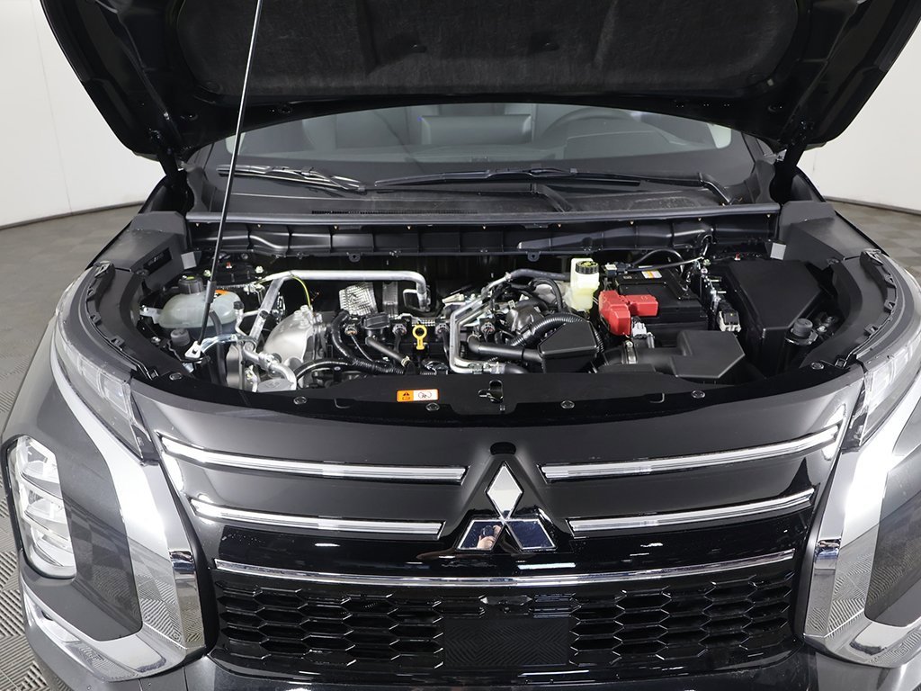 New 2025 Mitsubishi Outlander SE image 25