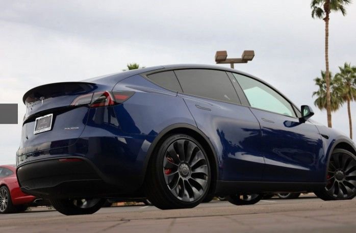 Used 2024 Tesla Model Y Performance image 5