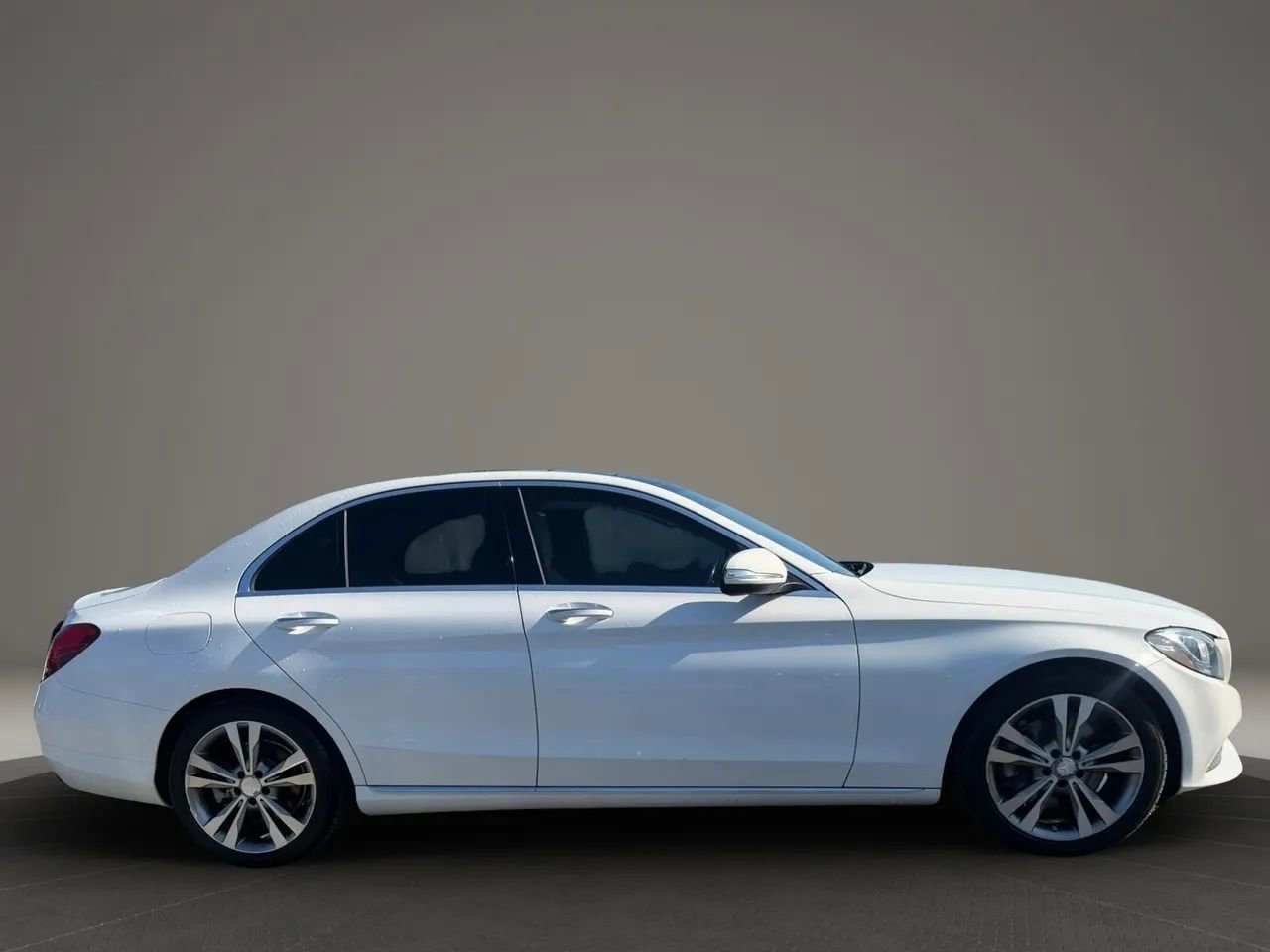 Used 2015 Mercedes-Benz C 300 4MATIC Sedan image 4