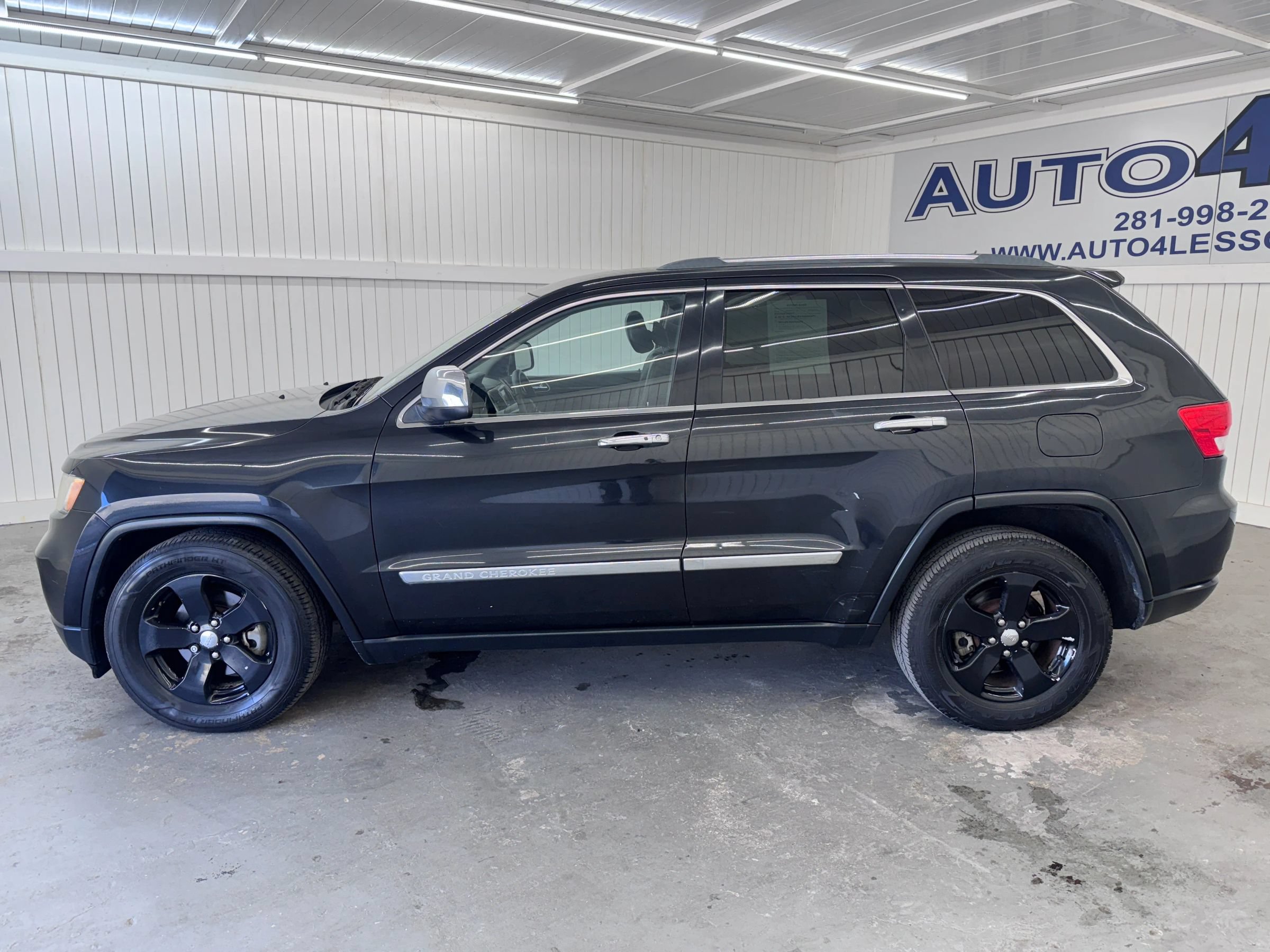 Used 2013 Jeep Grand Cherokee Laredo AWD/4WD image 8